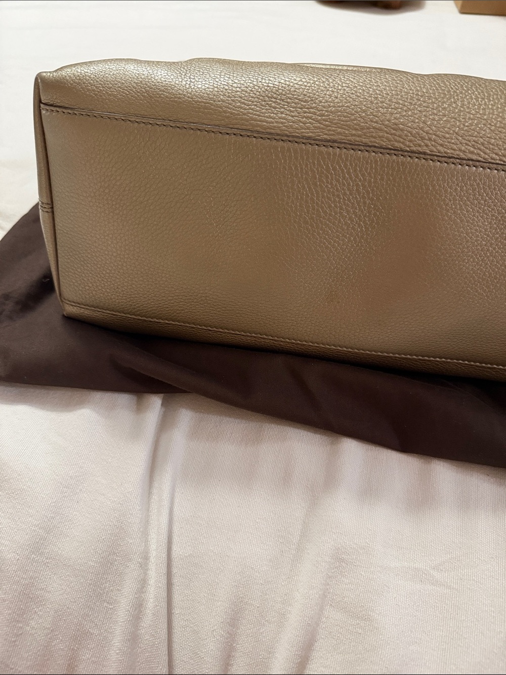 Gucci Metallic Taupe Leather Shoulder Bag with Tassel - Picture 2 of 11